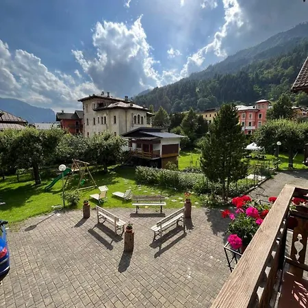Dolomiti House 6 Apartment *